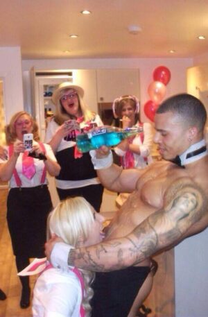 CHEEKY BUTLER IN THE BUFF - WEB OFFER CHAMPAGNE